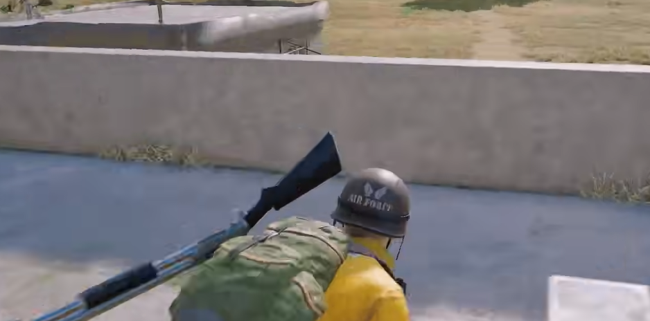 绝地求生怎么一边打一边蹲